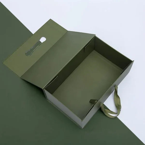 Apparel Box With Lid