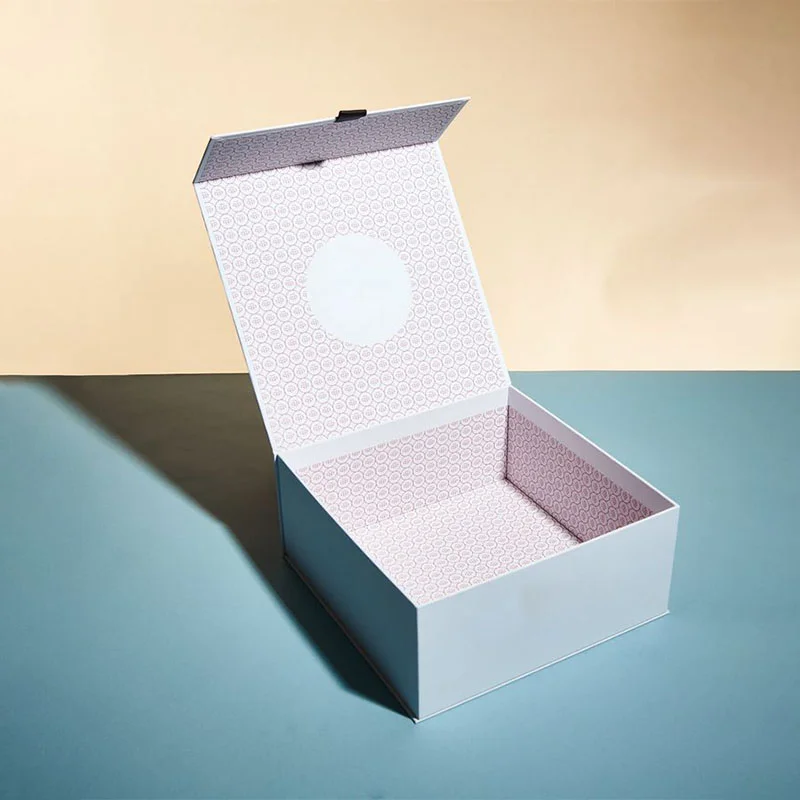 Magnetic Closure Rigid Boxes